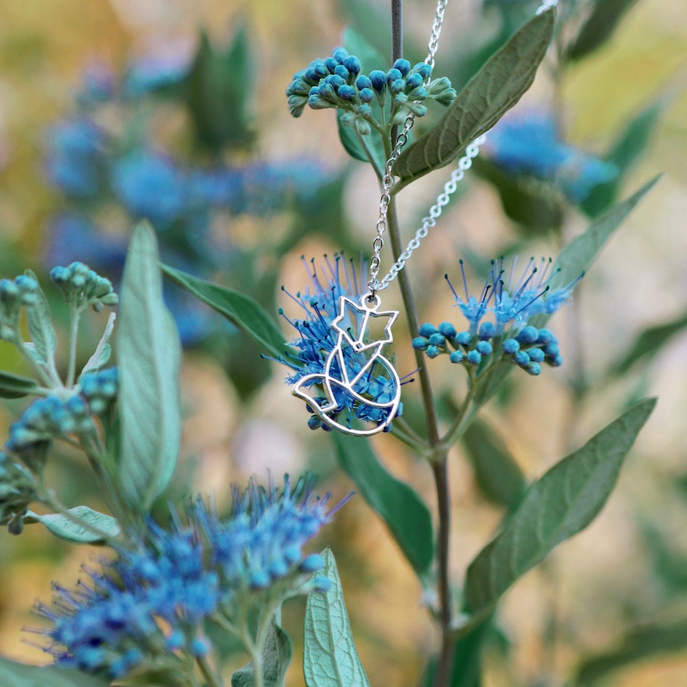 collier renard fleurs bleues